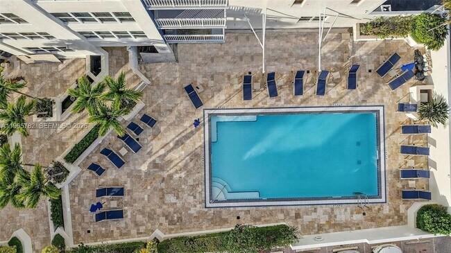 Building Photo - 3000 E Sunrise Blvd