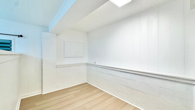 Building Photo - 3007 Lanikaula St