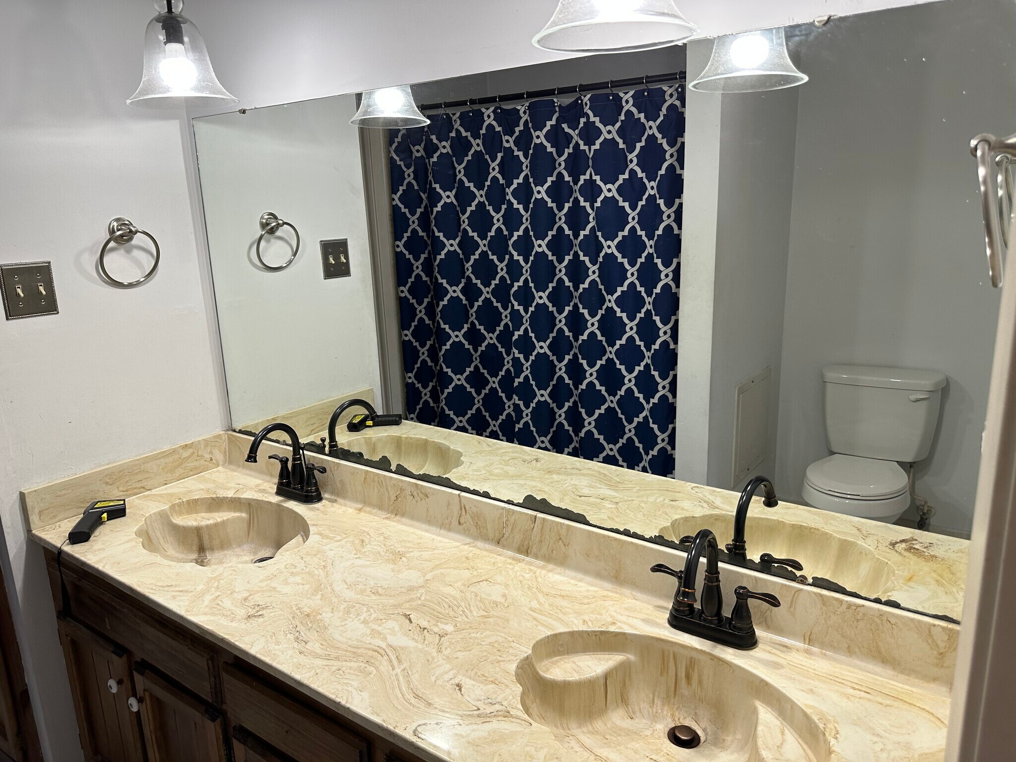 Upstairs Dual Vanity - 540 S Flannery Rd