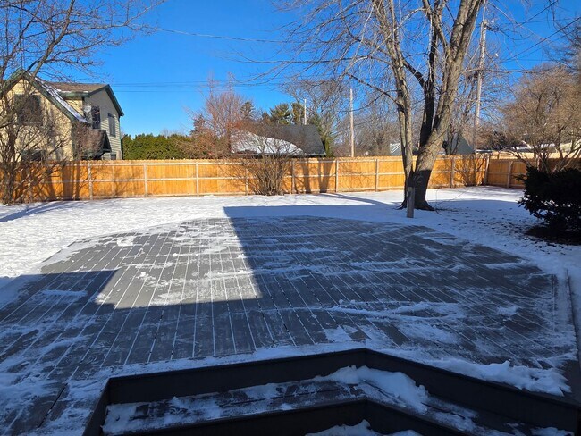 Building Photo - Updated 3-Bedroom Single- Family Home in Fox Point