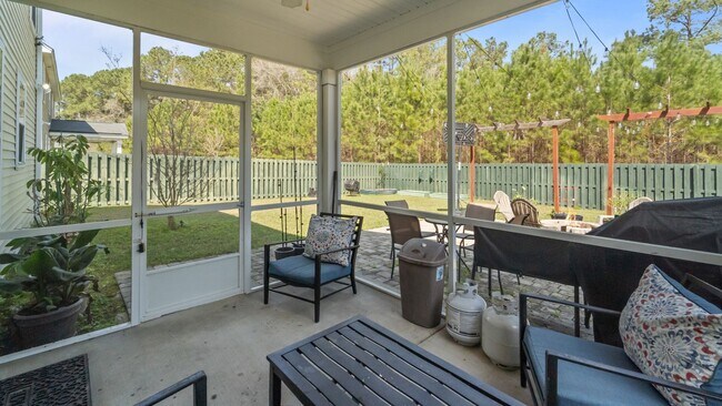 Building Photo - Beautifully Upgraded Home with Outdoor Fire Pit and Fenced Backyard in Buckhead East