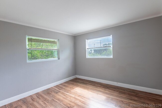 Building Photo - 715 S Swinton Ave