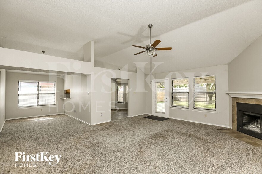 Building Photo - 4742 Cornflower Dr