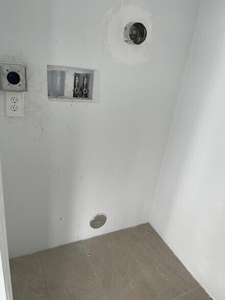 Laundry Connections - 3344 SW 22nd Ter