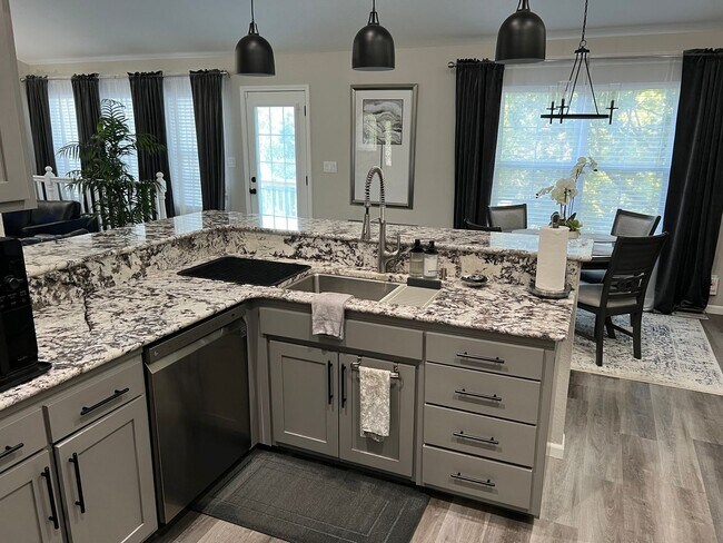 Building Photo - beautiful updated large home