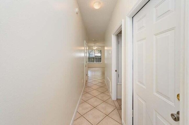 Building Photo - 422 Bear Rd