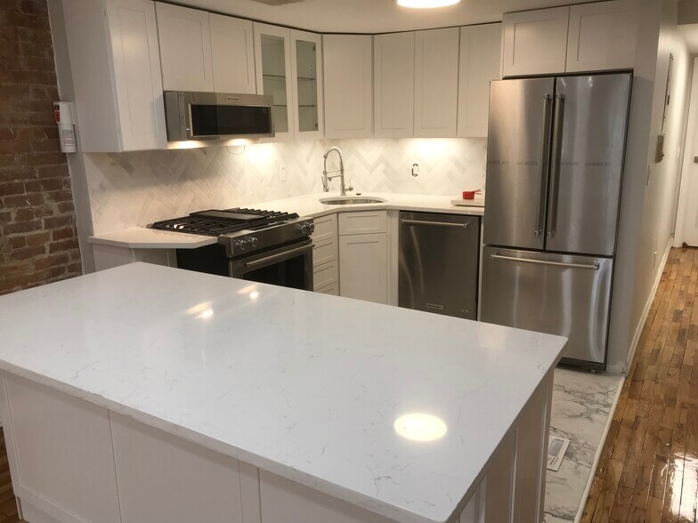 Building Photo - 422 Clermont Ave