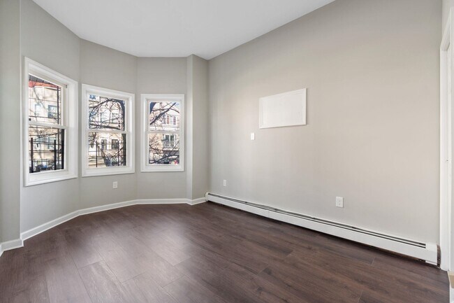 Building Photo - 162 Clerk St