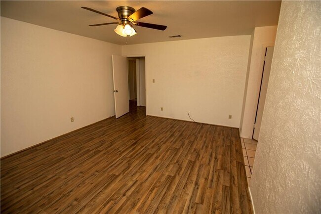 Building Photo - 4913 Wing Rd