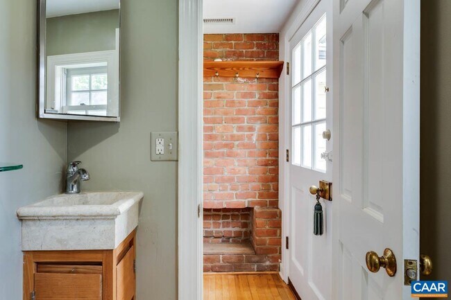 Building Photo - 1522 Oak Hill Ln