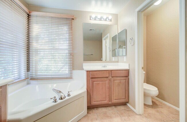 Building Photo - 15882 N 172nd Ln