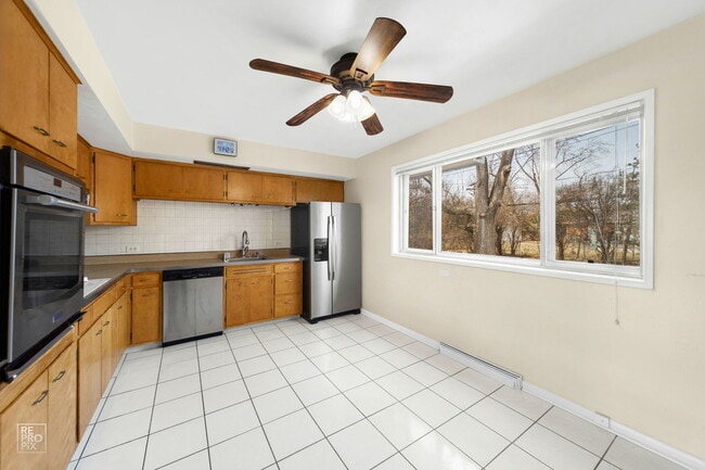 Building Photo - 393 Huntington Ln