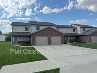 Building Photo - 729 Meadow Glen Ave