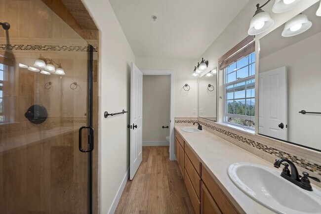 Building Photo - 5592 Diamond Ridge Dr