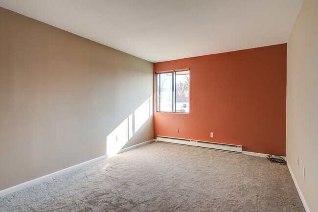 Building Photo - 383 Village Blvd N