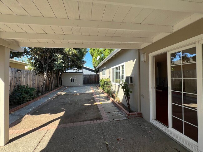 Building Photo - Blacow home for rent! $4000