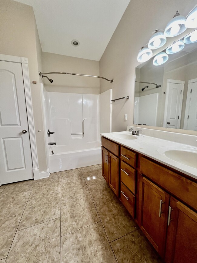 Building Photo - 40 Brownstone Dr