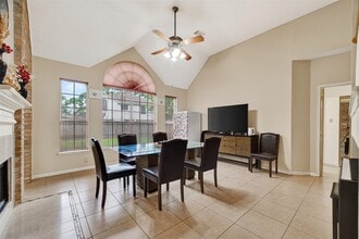 Building Photo - 811 Colony Glen Ct