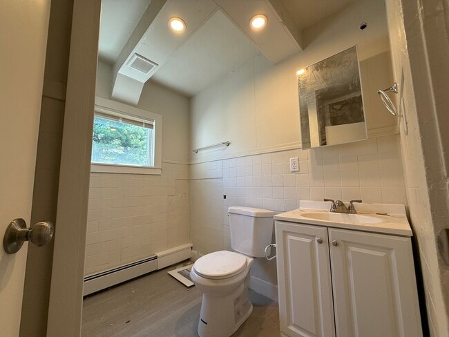 Building Photo - 5 Bed 2 Bath Single Family Home- Shawano Wi
