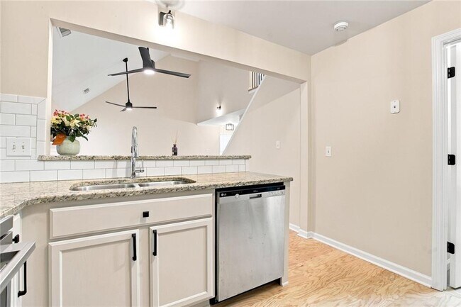 Building Photo - 5527 Bridge Pointe Dr