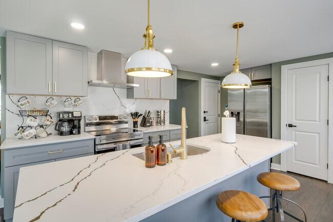 Building Photo - 500 Shelfar Pl