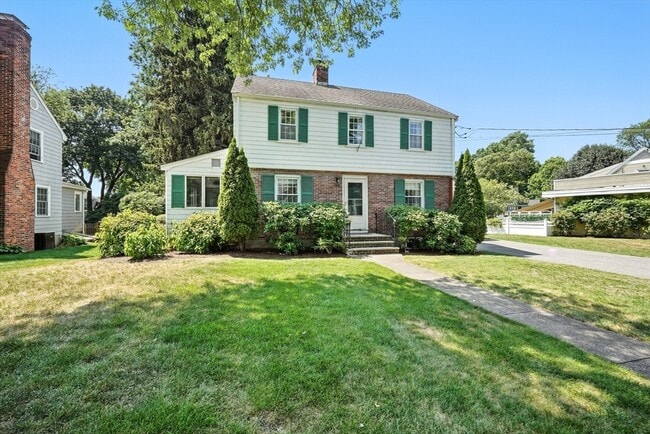 Building Photo - 40 Fairway Dr
