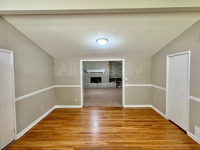 Building Photo - 3600 Nottingham Rd