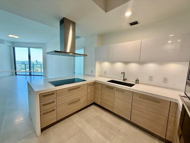 Building Photo - 17301 Biscayne Blvd