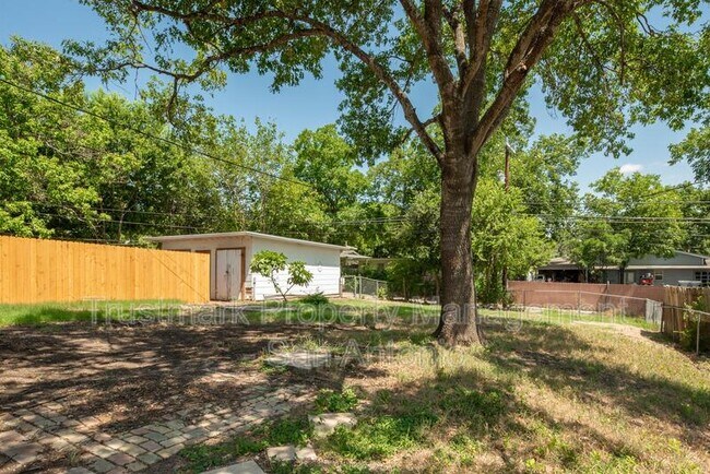 Building Photo - 809 Rittiman Rd