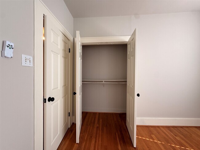 Building Photo - 1201 W Gray St