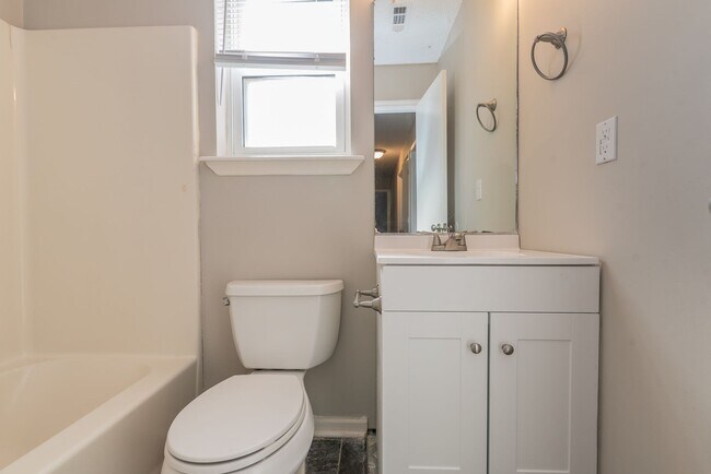 Building Photo - 2937 Dahlia Dr