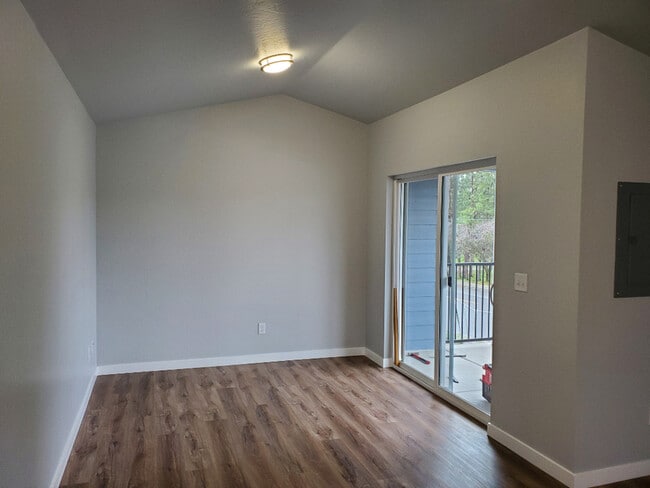 Building Photo - 220 Cheryl Ln