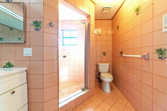 Building Photo - 5521 W Shr Dr