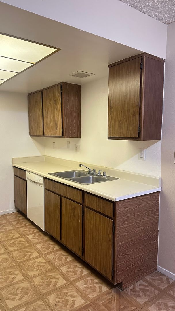 Building Photo - ONE BEDROOM ONE BATHROOM APARTMENT AVAILABLE FOR RENT !!!