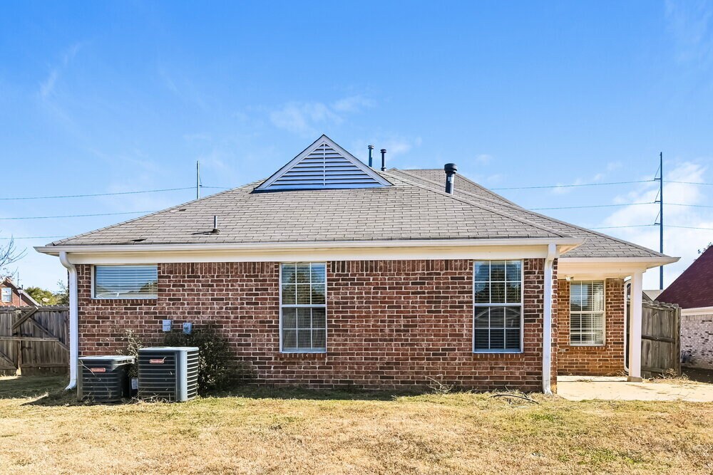 Building Photo - 5871 Carrel Cove