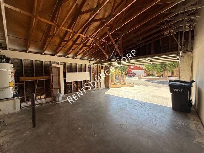 Building Photo - 37516 Lilacview Ave