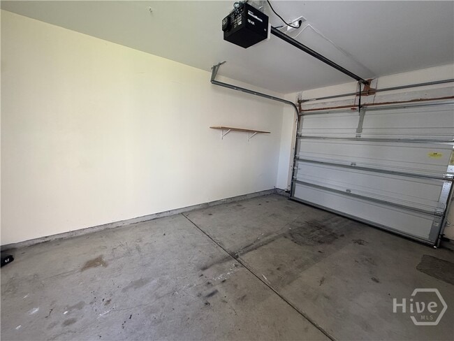 Building Photo - 426 Lions Den Dr