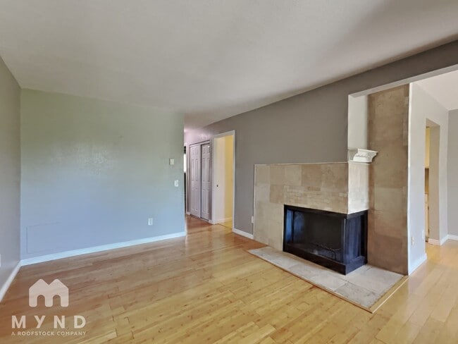 Building Photo - 7885 Barbara Ann Dr