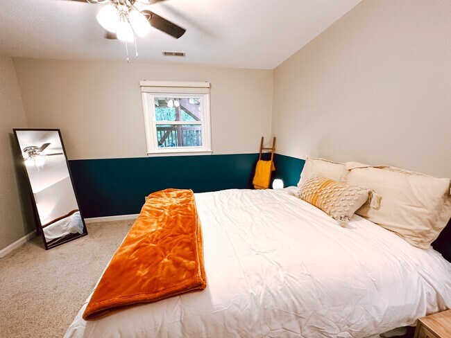 Building Photo - 1408 Highland Trl