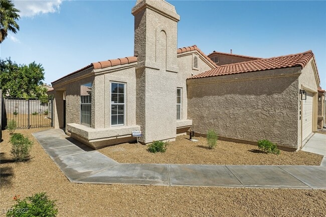 Building Photo - 7400 Queen Palm Dr