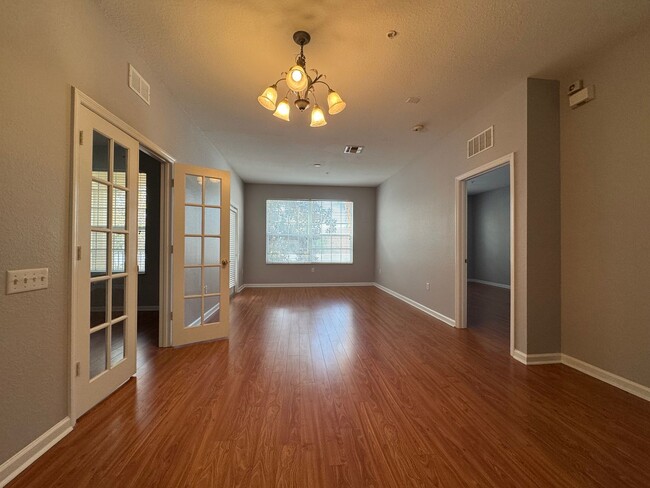 Building Photo - 3 Bedroom 2 Bath Condo In Ventura At Stone...