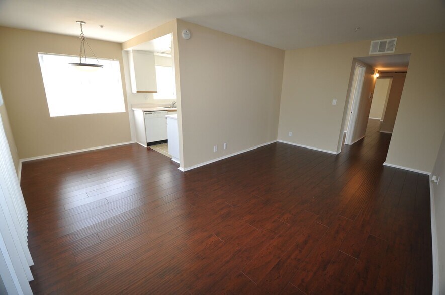 Building Photo - 5002 Tujunga Ave