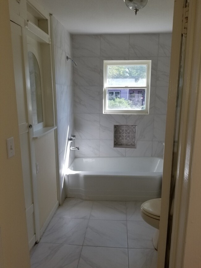 Building Photo - 602 Vernon St