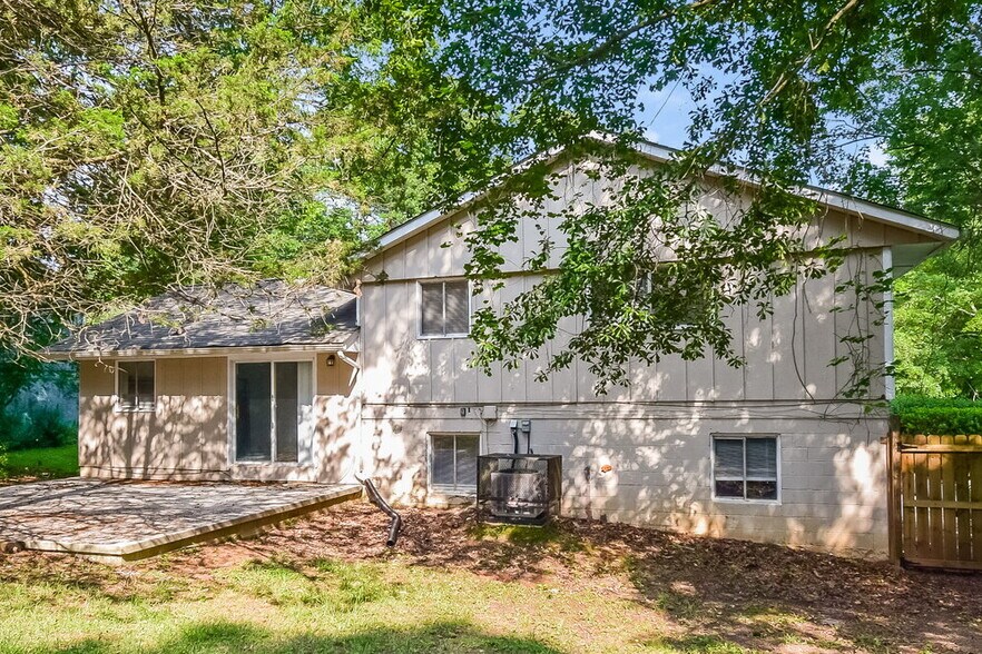 Building Photo - 6681 Green Meadows Ln