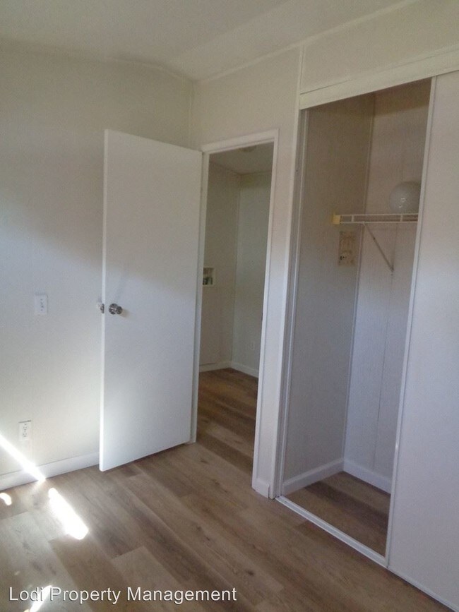 Building Photo - 2 br, 1 bath House - 8441 W Stockton St