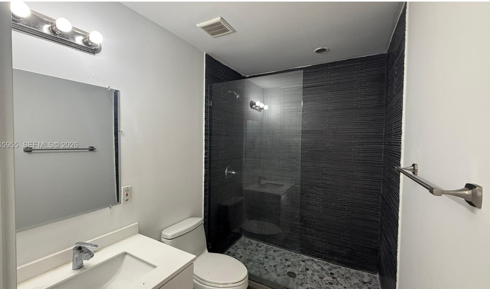 Building Photo - 820 15th St