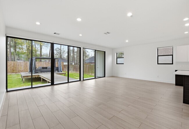 Building Photo - 1530 Primrose St