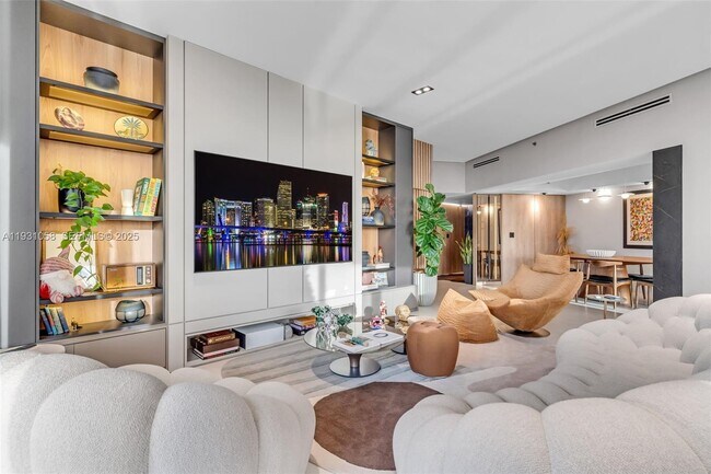 Building Photo - 20281 E Country Club Dr