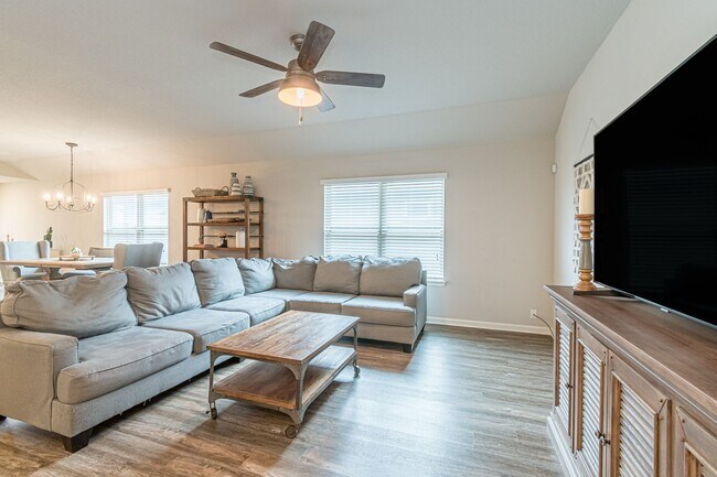 Building Photo - 2569 McCrae