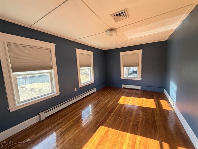 Building Photo - 9 Hollis St